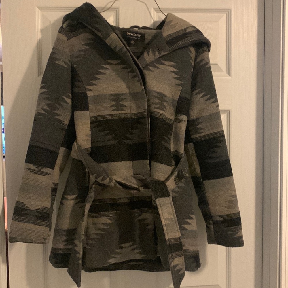 Women’s coat. Button down with tie.